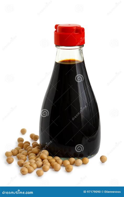 Immagine di una bottiglia di salsa di soia con una ciotola per l'intingolo