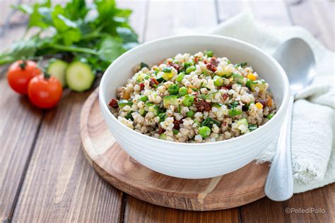 Ingredienti base per la ricetta: grano saraceno, cavolfiore, caprino, nocciole