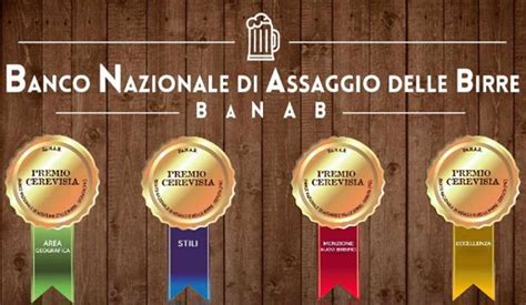 Diverse tipologie di birre artigianali con etichette distintive