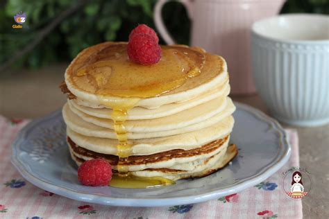 Variazioni di pancake senza uova e burro con diverse guarnizioni