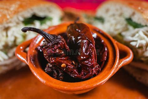 Illustrazione del peperoncino chipotle e della salsa adobo