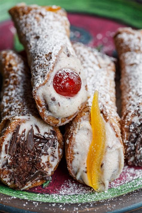 Schema comparativo tra cannolo fritto e cannolo al forno, evidenziando le differenze nutrizionali