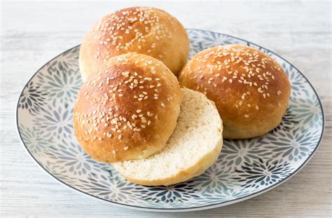 Panini per hamburger fatti in casa soffici e dorati