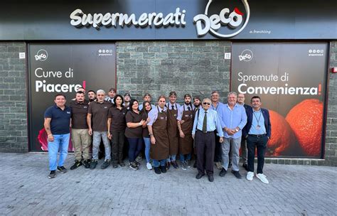 foto della facciata del nuovo punto vendita Decò a Poggiomarino