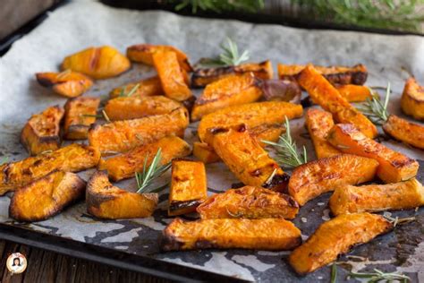 Insalata mista con patate dolci al forno e paprika