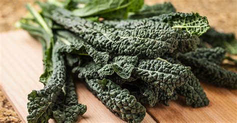 Pulizia e preparazione del cavolo nero