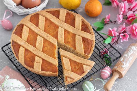 pastiera napoletana sfornata e in fase di raffreddamento