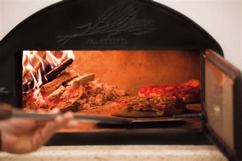 Schema illustrativo delle posizioni ideali della pizza nel forno durante la cottura.