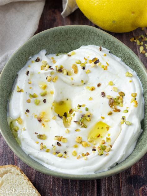 crema al formaggio spalmabile e ricotta montata