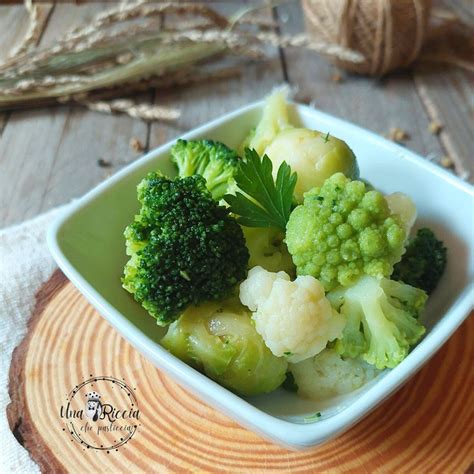 Immagine di verdure di stagione fredda come cavoli e broccoli
