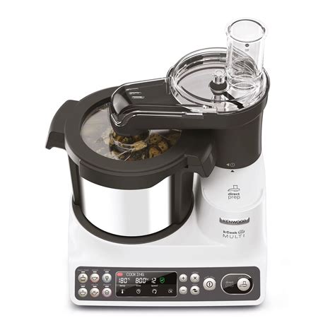 Robot da cucina in funzione con mele