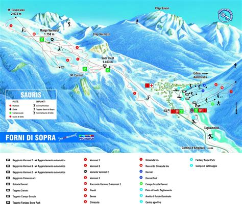 vista panoramica delle piste da sci di Forni di Sopra innevate