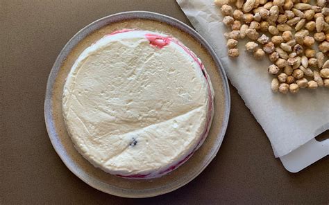 Immagine ravvicinata della copertura croccante del semifreddo