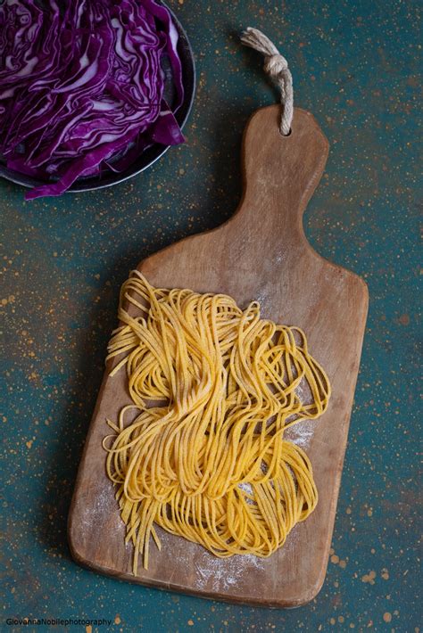 tagliolini allo zafferano con zucca e cavolo viola