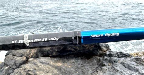 Collage di immagini che mostrano diverse canne da spinning di marchi noti come Shimano, Yamaga Blanks, St. Croix, con focus sui dettagli di design.