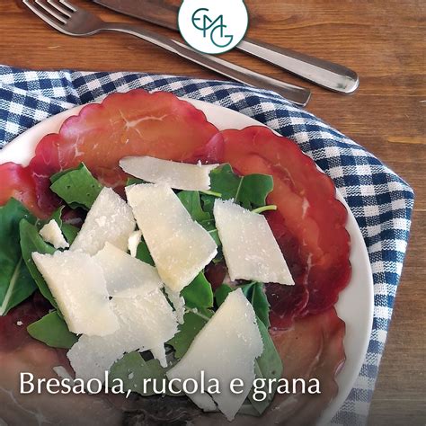 Fotografia di un piatto appetitoso e colorato preparato dallo chef Fabio Cipriani, chiaramente etichettato come 