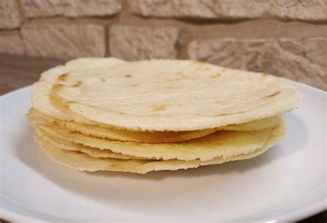 Immagine di tortillas fatte in casa, morbide e dorate
