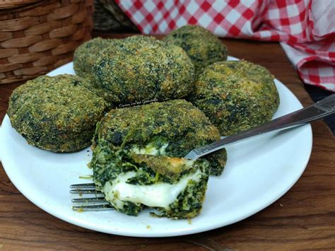 Polpette di spinaci pronte per essere infornate