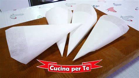 Esempio di creazione di un sac à poche fai da te con carta da forno