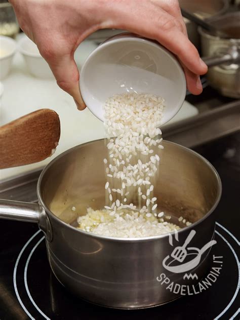 immagini step-by-step della preparazione del risotto