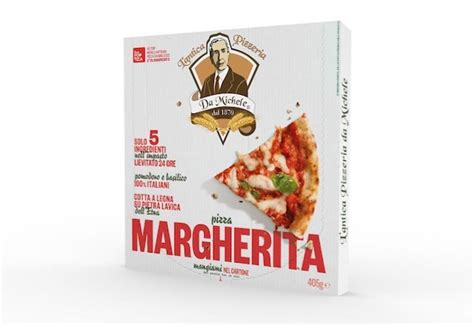 Primo piano della confezione della pizza surgelata Da Michele, con il logo storico e l'indicazione di poter mangiare direttamente dal cartone.