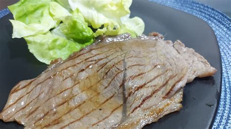 Schema di assemblaggio delle scaloppine: fettina di vitello, prosciutto, mozzarella, burro, pronte per essere infornate.