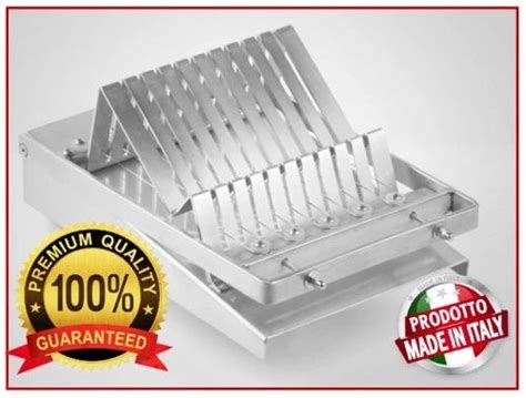 Illustrazione del Tagliapolenta Inox 12 Fette in uso, con fette di polenta uniformi.