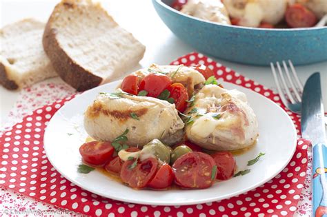 Immagine di involtini di cernia alla mediterranea, dorati e serviti con un contorno