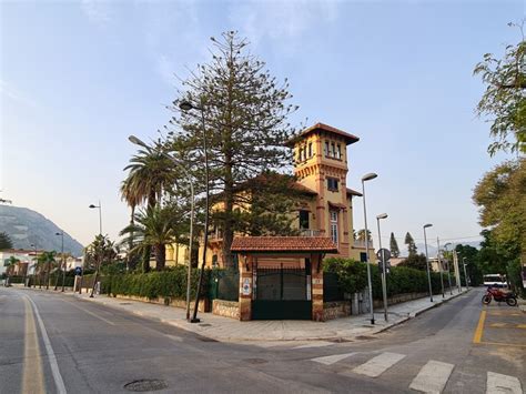 Fotografia esterna del locale Nonsolopane a Camucia, con enfasi sulla sua ubicazione in Viale Regina Elena.