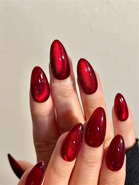 Nail art Jelly Red con effetto 
